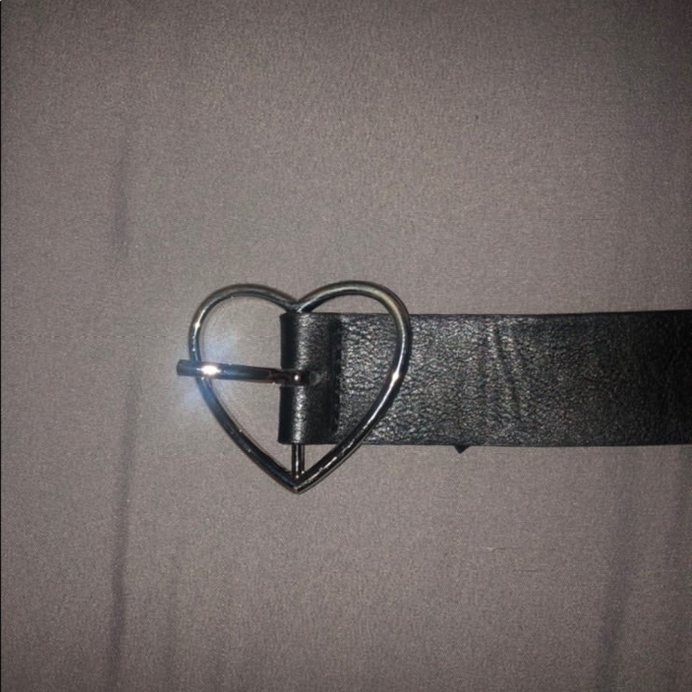 Brandy Melville Heart Belt